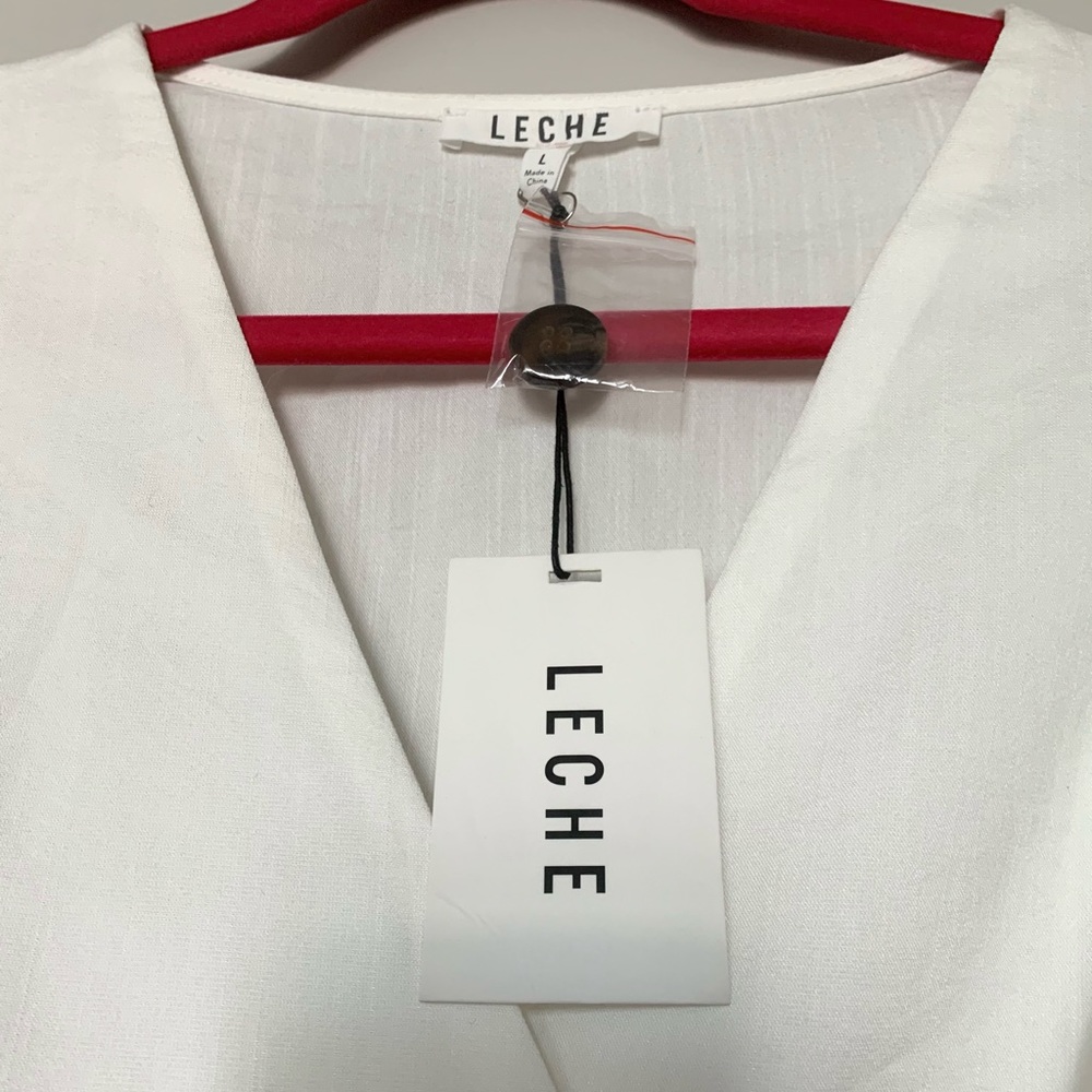 White blouse with buttons - Picture 6 of 7